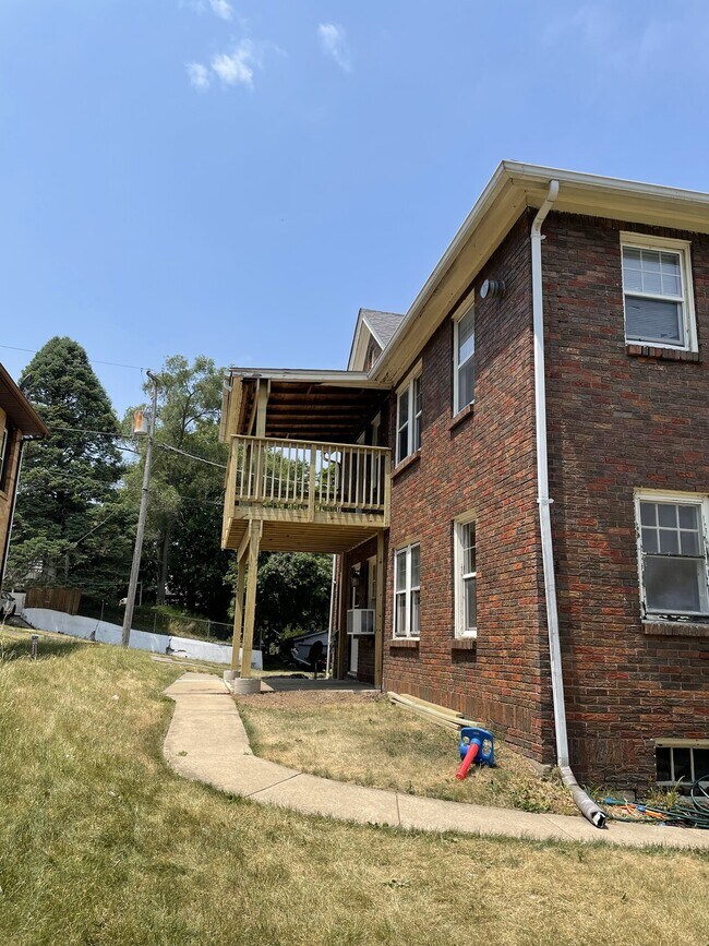 Foto del edificio - Garrison Apartments