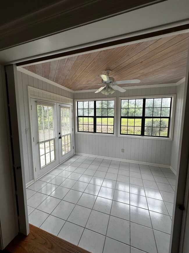 Carolina Room - 6462 Sweet Gum Trl