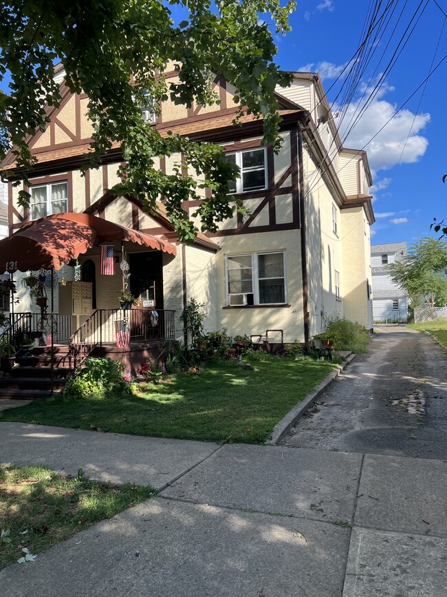 Foto del edificio - 131 S Maple Ave
