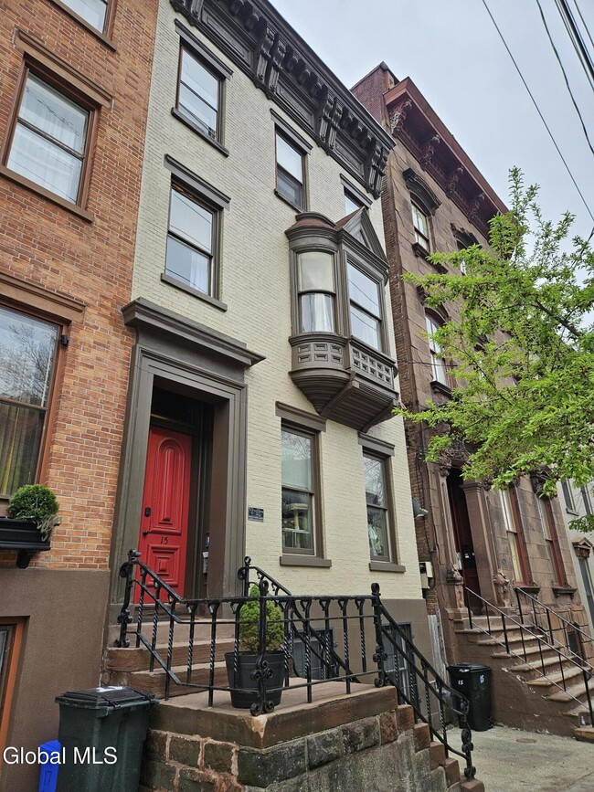 Building Photo - 15 Ten Broeck St