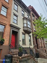 Building Photo - 15 Ten Broeck St