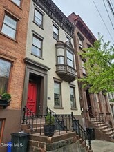 Building Photo - 15 Ten Broeck St