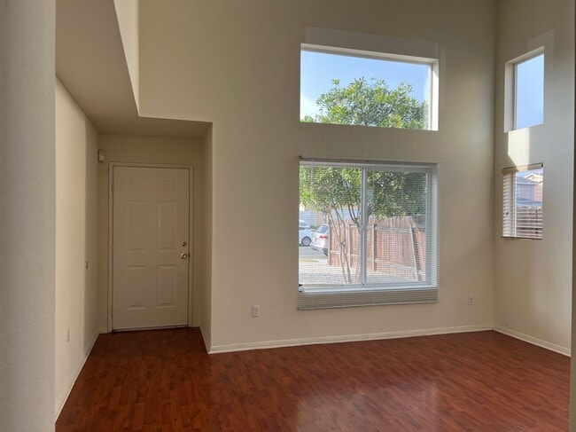 Building Photo - 12038 Ratner St