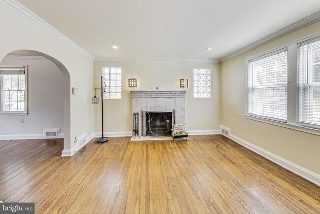 Building Photo - 2212 Echodale Ave