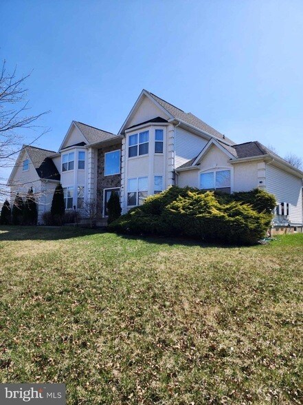 Building Photo - 2020 Paddock Ln