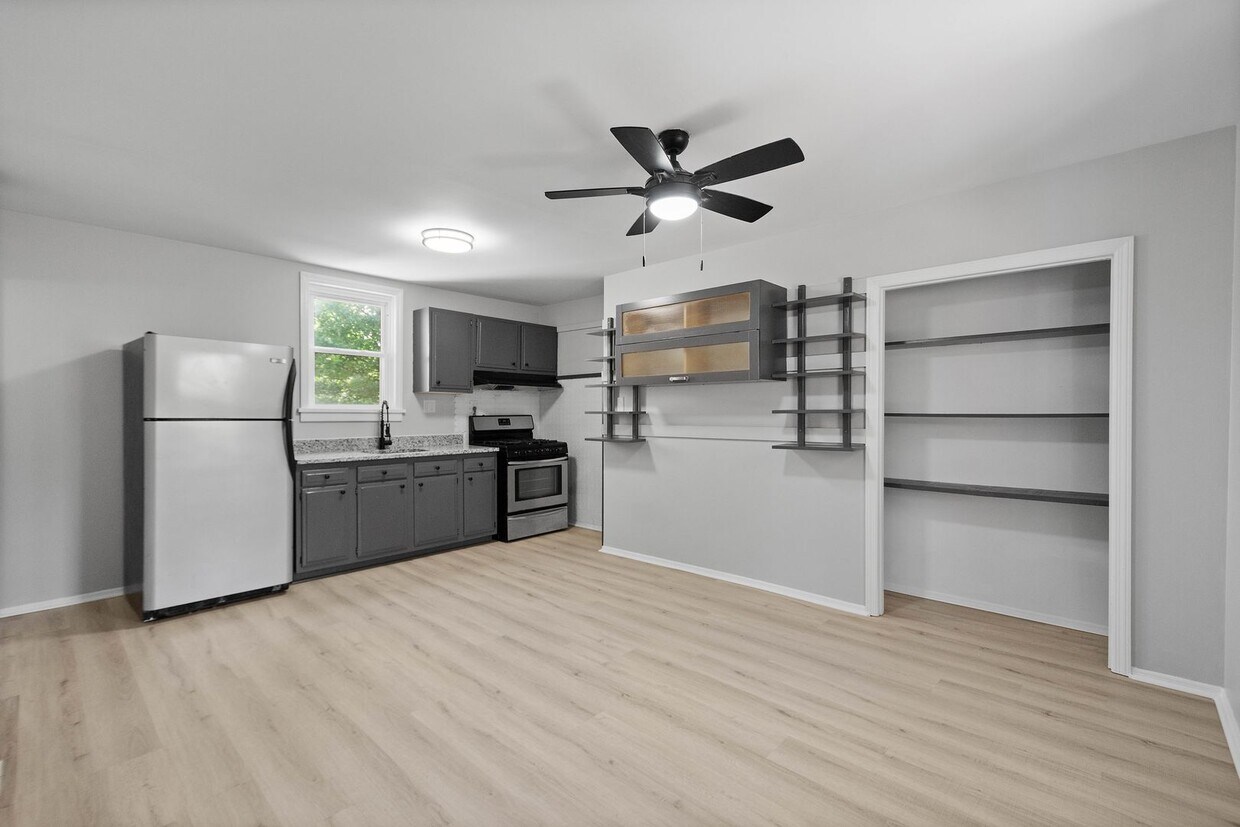 Foto principal - MOVE IN SPECIAL! SCORE HALF OFF 1ST MONTH'...