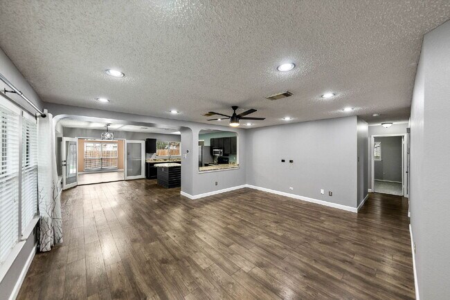 Foto del edificio - Hot Tub - CHECK. Turf - CHECK. Corner Home...