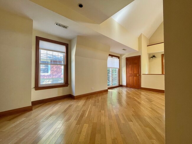 Building Photo - 237 Greenleaf St