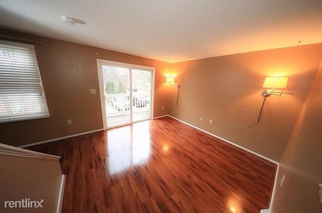 Foto del edificio - 2 br, 1.5 bath Townhome - 33 Madonna Circle