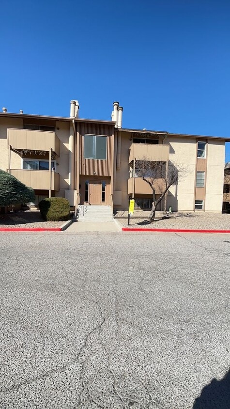 Foto principal - AVAILABLE NOW - 460 sq ft Studio Apartment...