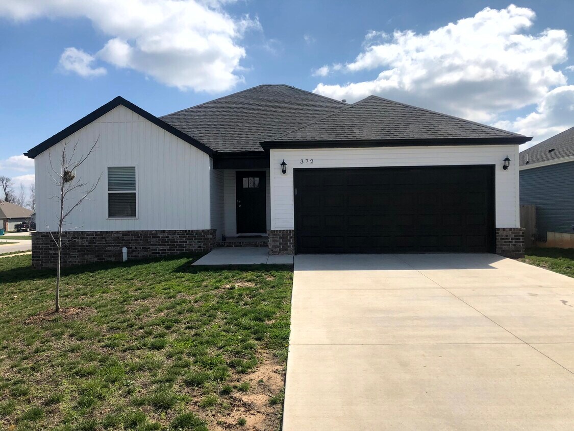 372 W Barcelona St, Republic, MO 65738 House for Rent in Republic, MO