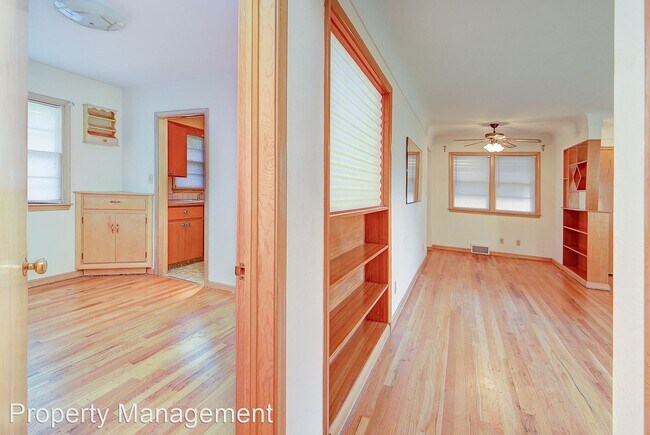 Building Photo - 3 br, 1 bath House - 2733 E Jefferson Avenue