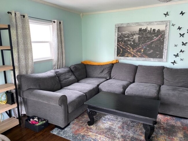 Building Photo - Terrific Home with All the upgrades.