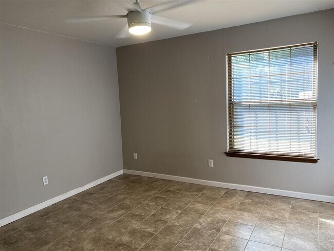 Building Photo - 2233 Mandrell Ct