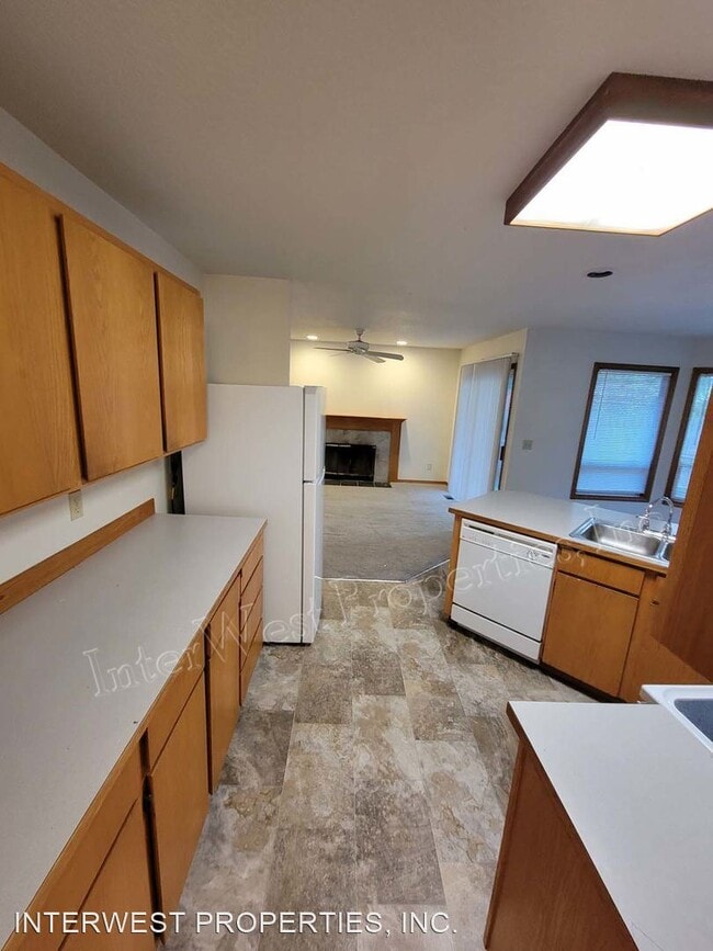 Building Photo - 3 br, 2.5 bath House - 8847 SW 50TH AVE