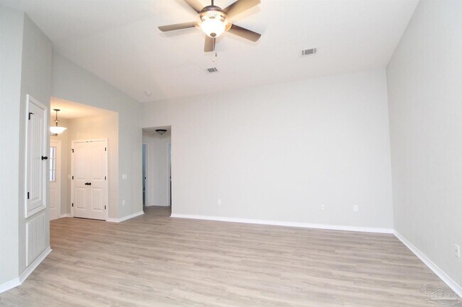 Foto del edificio - 5605 Peach Dr