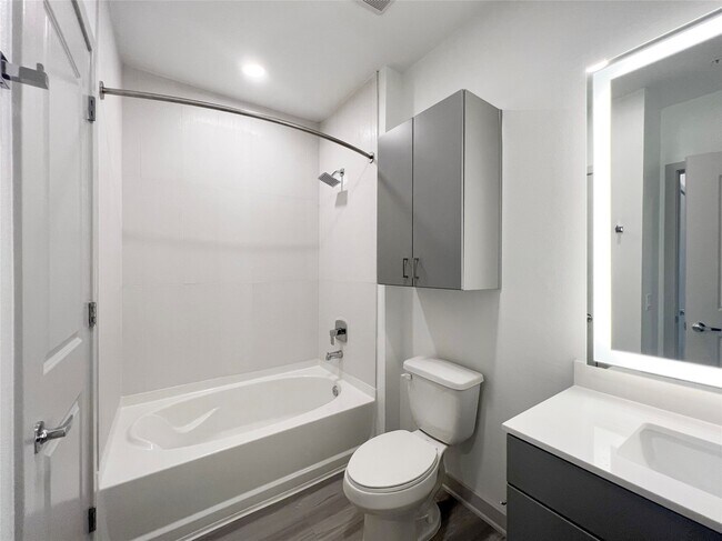 Foto del edificio - 3636 W Dallas St