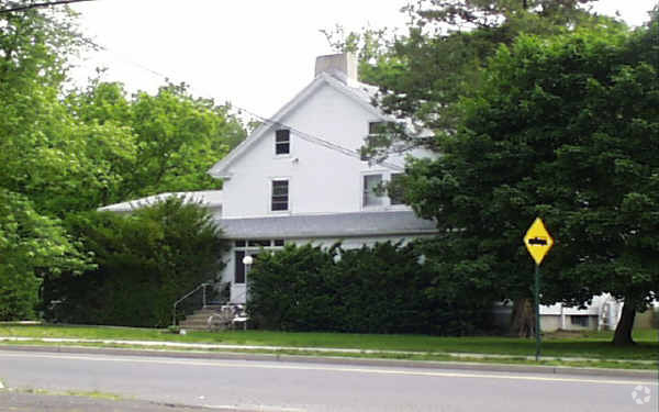 Foto principal - 8 Trenton Rd