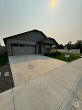 Building Photo - 511 Diamond Lake St