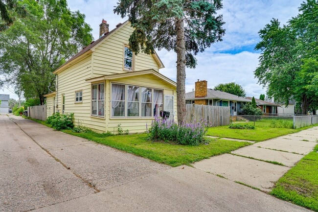 Front of House - 4848 N 6th St
