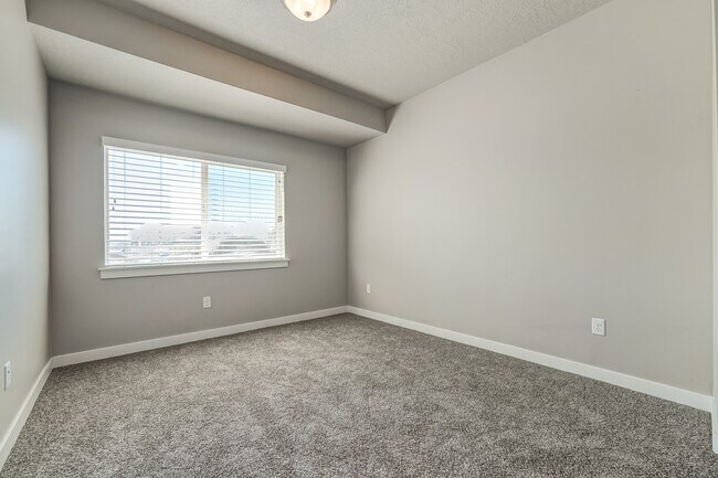 Building Photo - 624 E 300 N