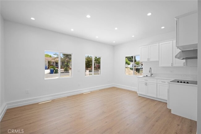 Building Photo - 10943 Nassau Ave