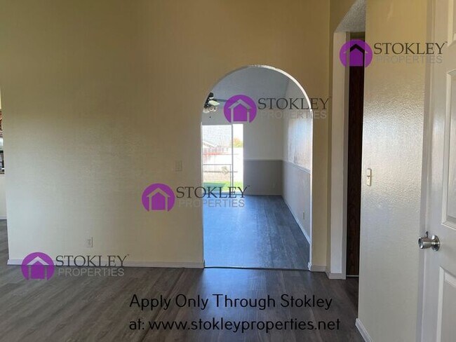 Foto del edificio - 1784 W Cypress Rd