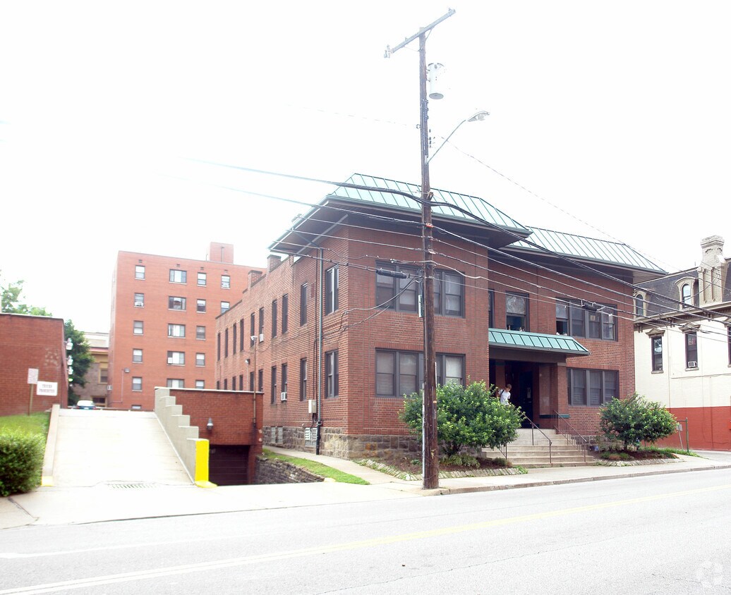 Primary Photo - 617 N Neville St