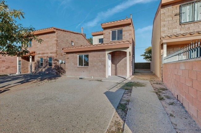 Building Photo - 3 bedroom 2 bath home in East El Paso!