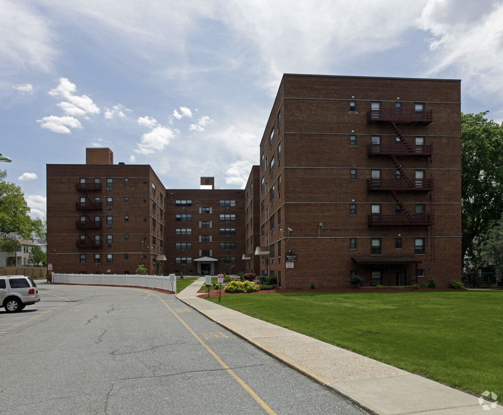 Primary Photo - Washington Heights Apartments