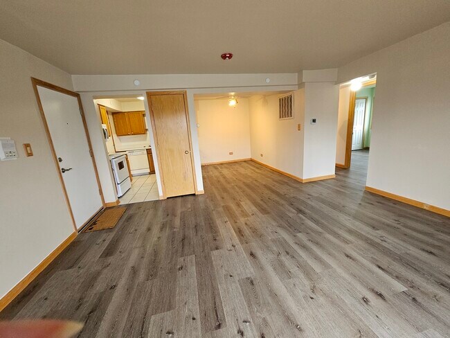 Foto del edificio - 7121 Laverne Ln