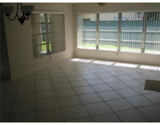Building Photo - 712 W Palmetto Park Rd