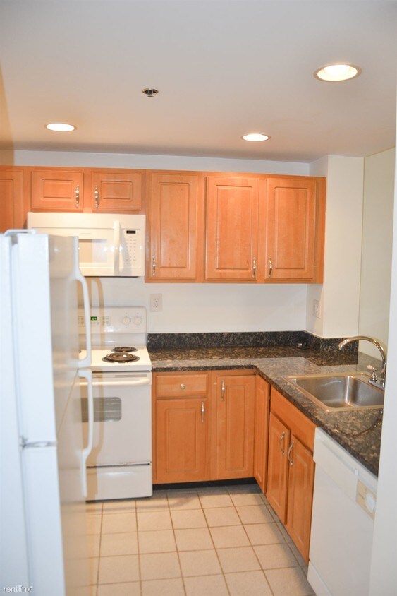 Studio, 1 bath - 66 Queensberry St # 24A - Studio, 1 bath  - 66 Queensberry St # 24A