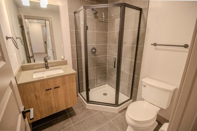 Building Photo - 1571 King St