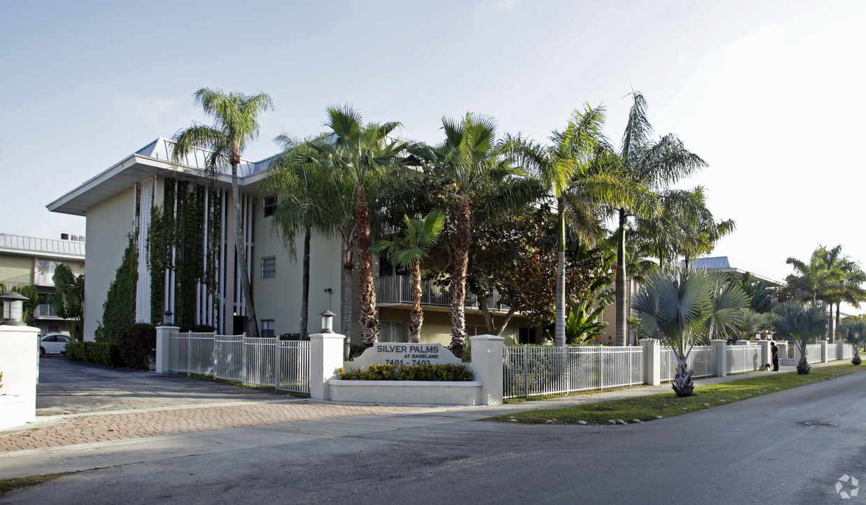 Building Photo - Silver Palms at Dadeland