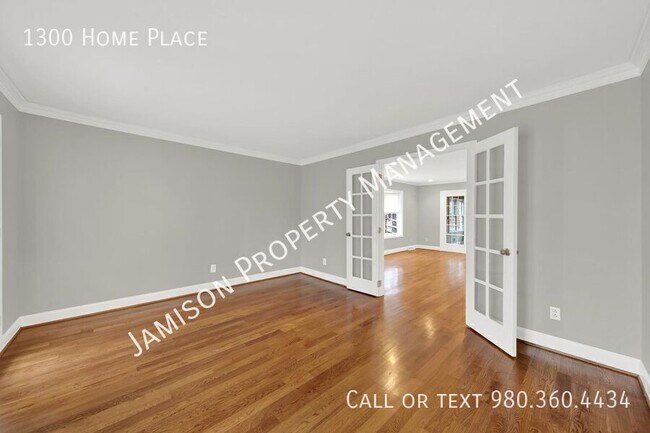 Building Photo - 1300 Home Pl