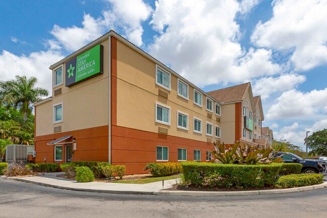 Building Photo - Furnished Studio-Miami - Airport - Miami S...