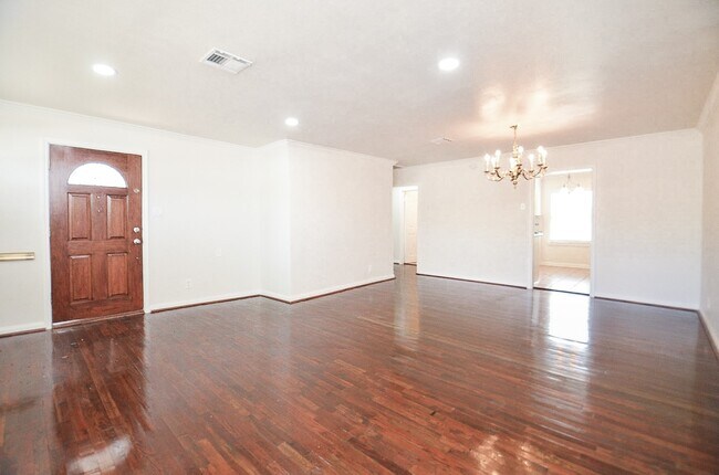 Foto del edificio - 3914 Daphne St