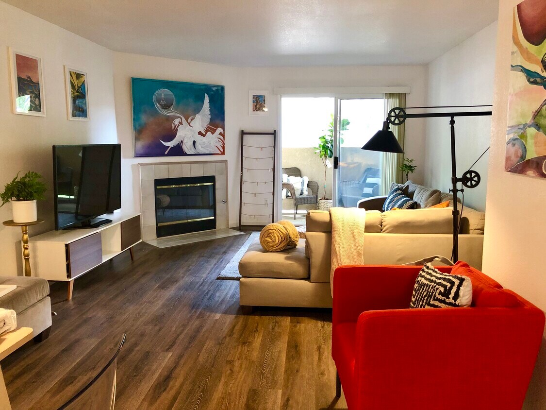 Relax and enjoy all the art from local artists! - 5915 Gloria Dr