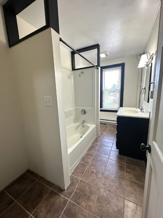 Building Photo - 2-Bedroom Duplex in Taneytown!