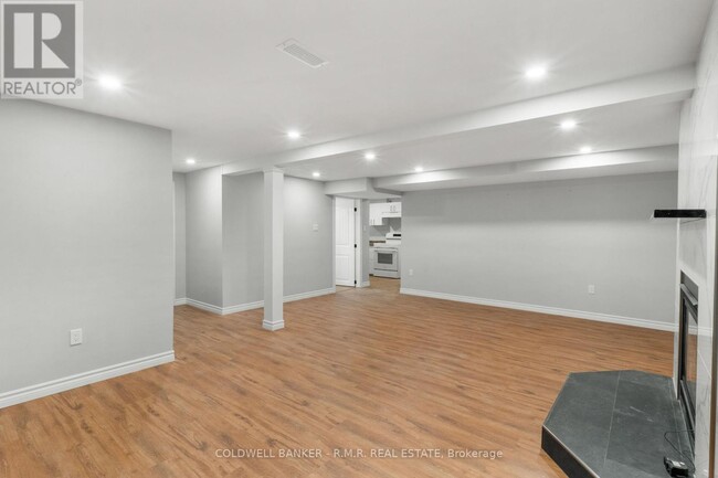 Building Photo - 166 Springdale Dr