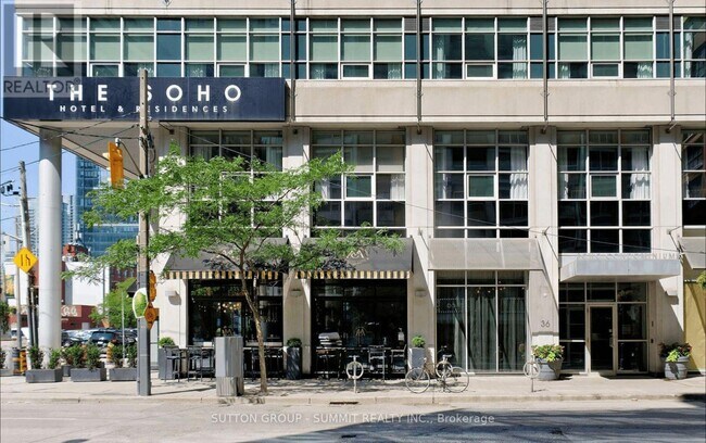 Photo du bâtiment - 36 Blue Jays Way