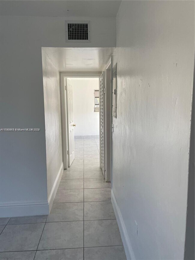 Foto del edificio - 1020 NW 106th St