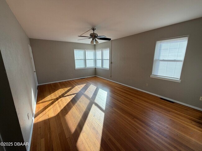 Building Photo - 321 Ribault Ave