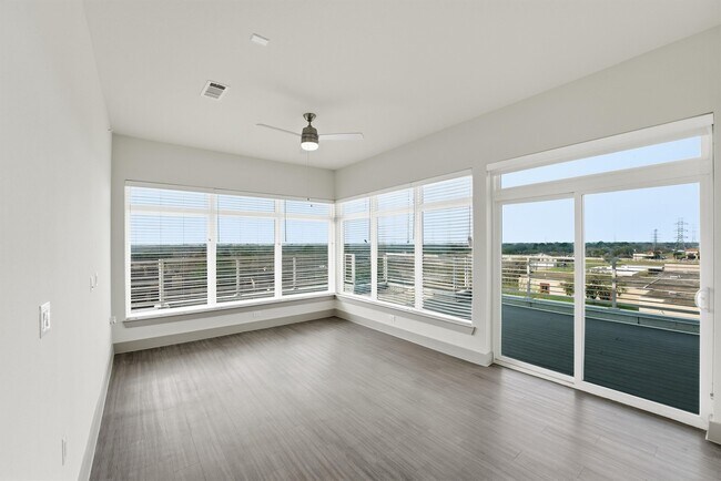 Building Photo - 6955 Turtlewood Dr