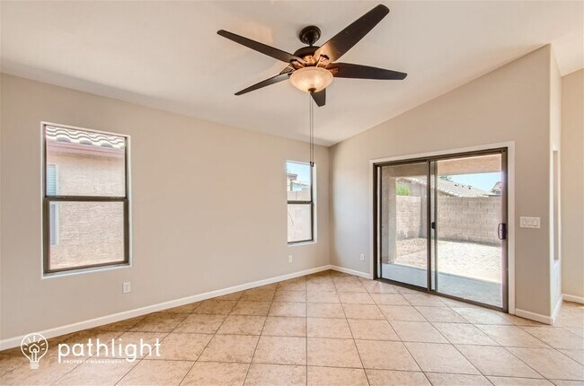 Foto del edificio - 25847 Winslow Avenue