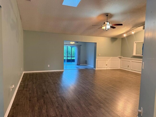 Foto del edificio - 104 Brewster Ln