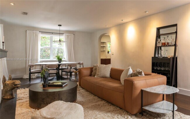 Foto del edificio - 669 NE 60th St
