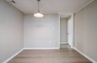 Building Photo - 5839 Southurst St