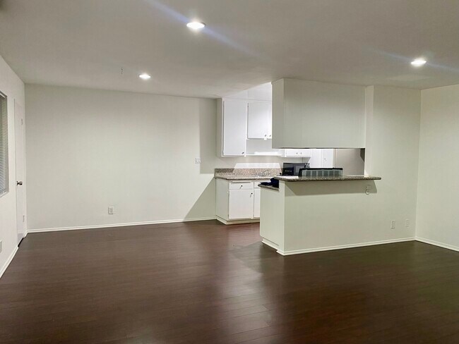 Unidad 5 - Cocina y comedor - 3436 Vinton Ave